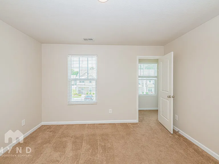 250 Yorktown Ln — Photo 10