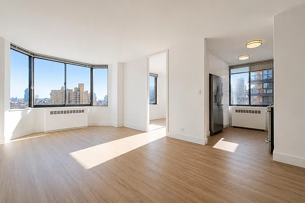Living room, photo 2