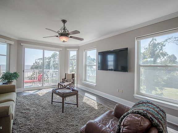 4th image of 2228 Beach Dr