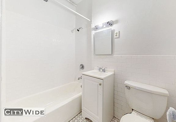 3rd image of 1073 1st Ave #3R