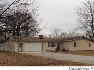 210 Sunset Dr, Virden, IL 62690