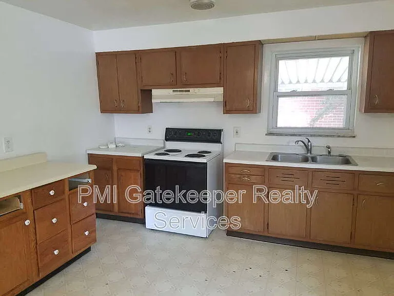 9128 Orangewood Dr — Photo 3