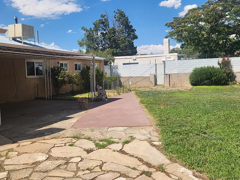 9900 Chapala Dr NE — Photo 16