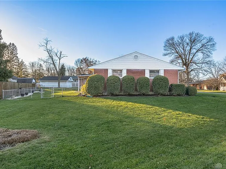 1420 Cloverfield Ave — Photo 5