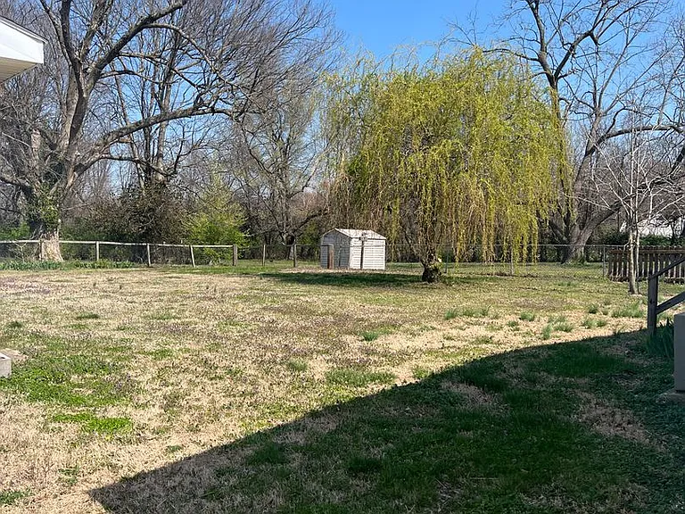 1833 W Smith St — Photo 29