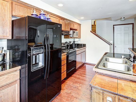 5th image of 4739 147th Pl NE