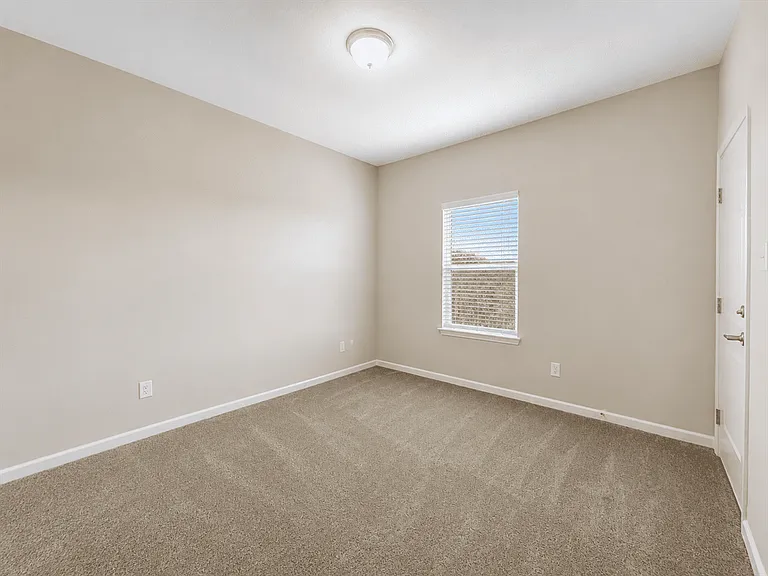 7142 Magnolia Crk #201 — Photo 7