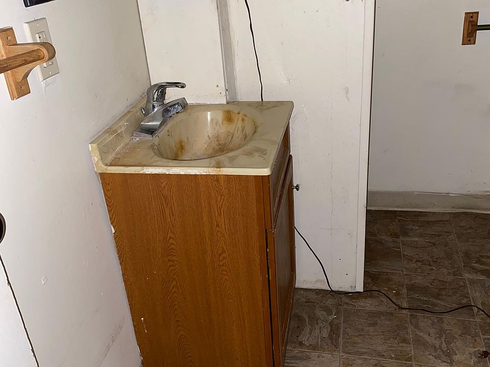 1st image of 941 Market St APT 2