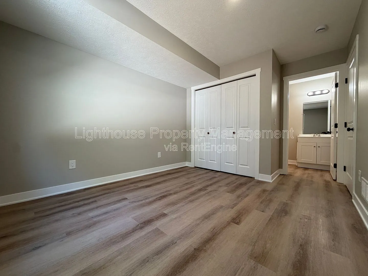 3 bed, 3.0 bath, 1100 sqft, $1,590 — Photo 4