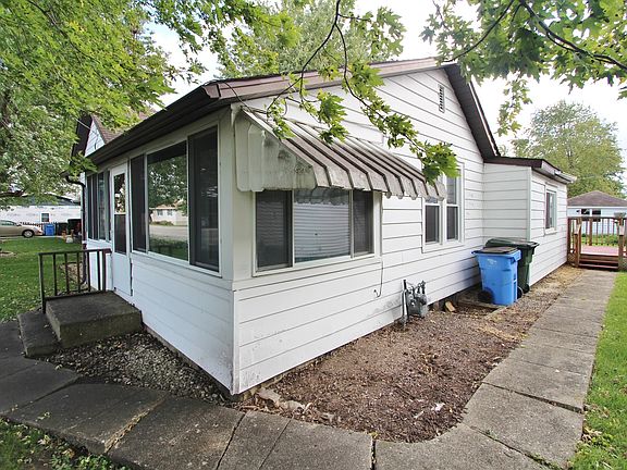 3rd image of 465 Lake St