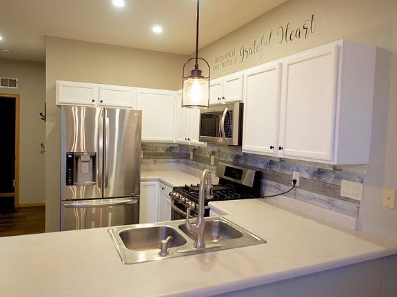 4th image of 665 Kingfisher Ln APT D