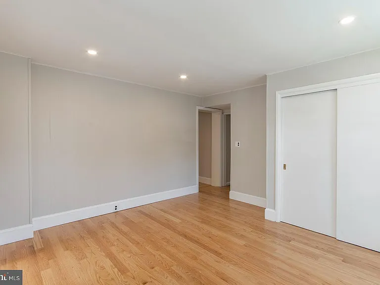 1600 W 10th St #1 — Photo 15
