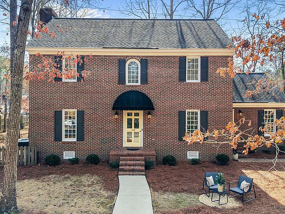 2nd image of 113 Edinborough Court