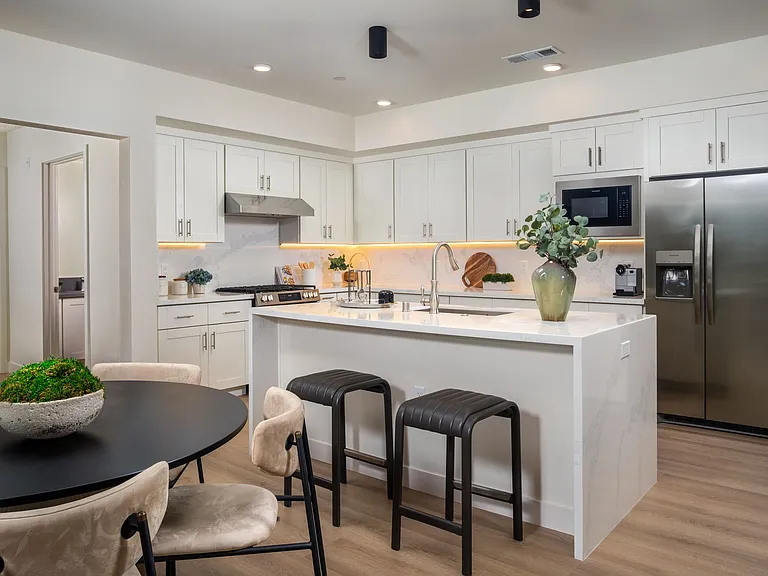 APT 123 CHAPEL AVE — Photo 23