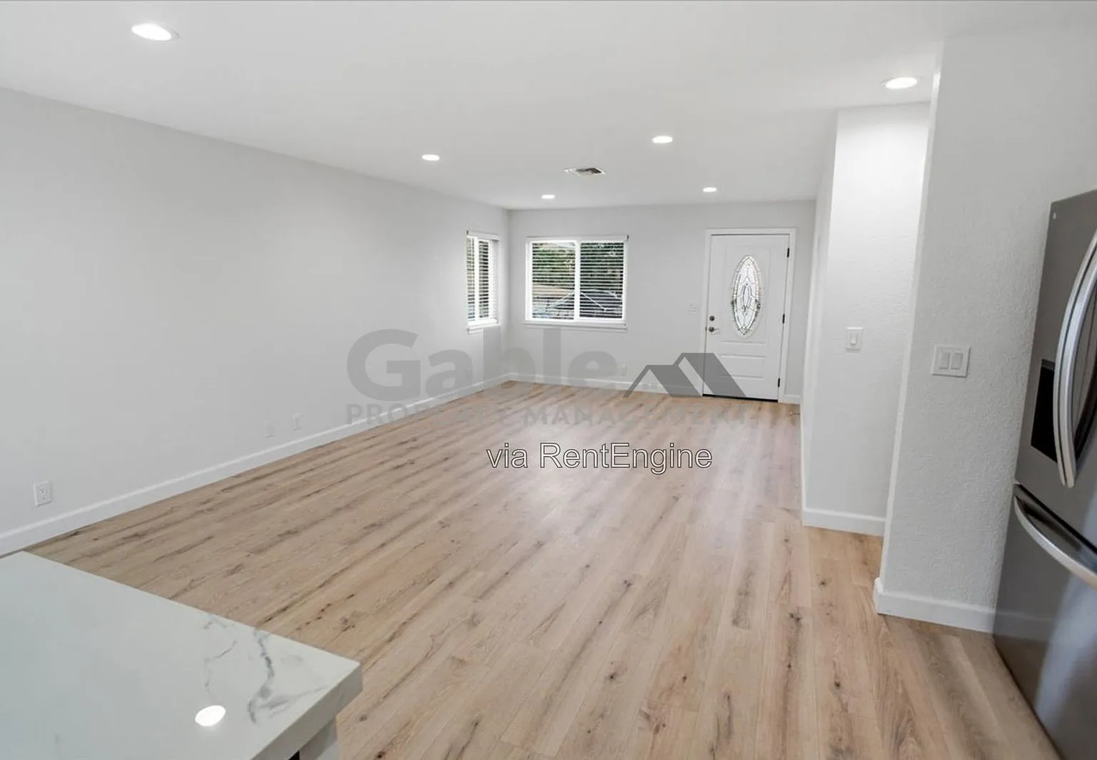 4 bed, 2.0 bath, 2010 sqft, $3,900 — Photo 3
