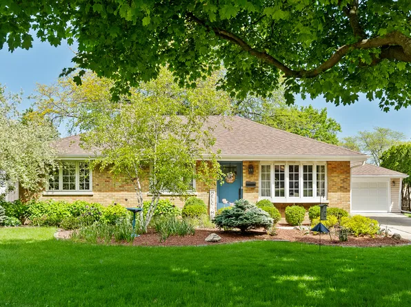 247 E Schick Rd, Bloomingdale, IL 60108