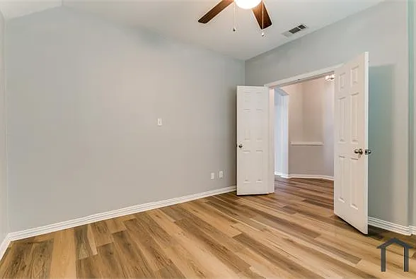 815 Creekside Dr — Photo 3