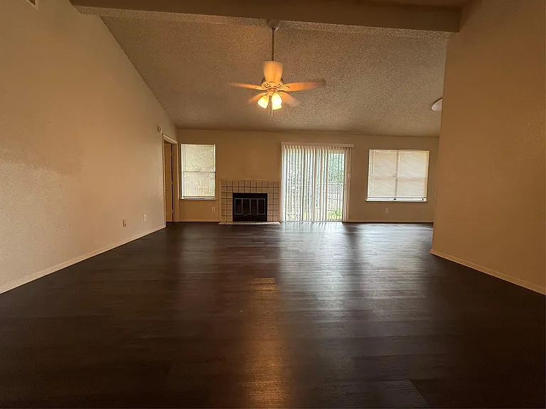 2712 Cameron Loop — Photo 5