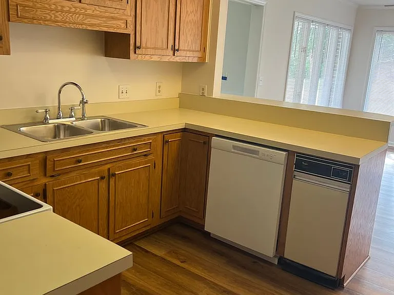 109 Erskine Dr — Photo 8