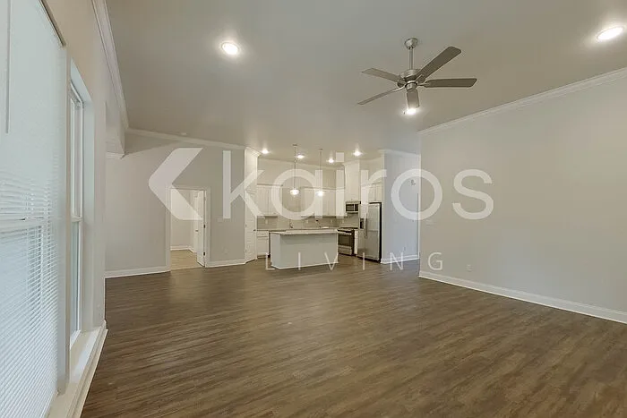 3 bed, 2.0 bath, 1728 sqft, $2,245 — Photo 3