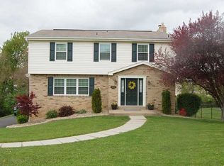 1061 Saybrook Dr, Greensburg, PA 15601