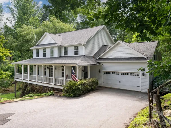 10 Lark Hill Dr, Arden, NC 28704