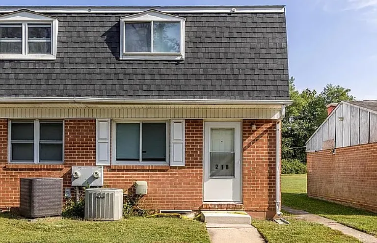 218 Aster Ln — Photo 1