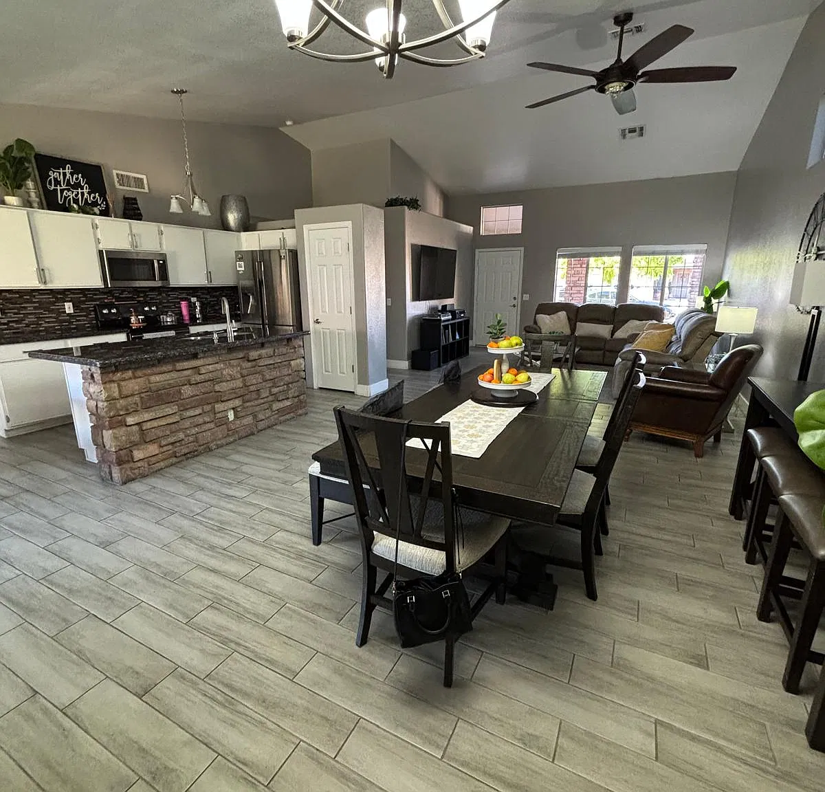 4 bed, 1575 sqft, $2,300 — Photo 2