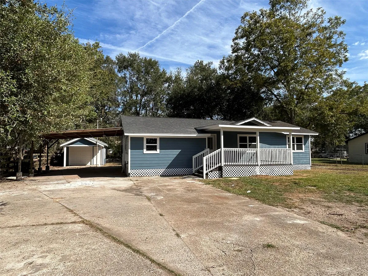 Building Photo - 21057 Live Oak St