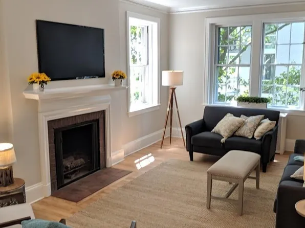 205 Mount Auburn St APT 2C, Cambridge, MA 02138