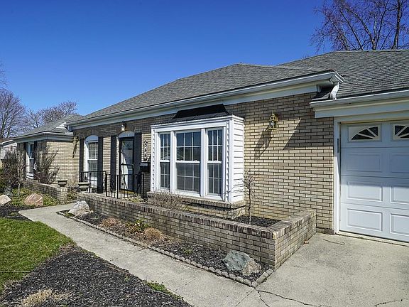 3rd image of 544 Brookwood Dr