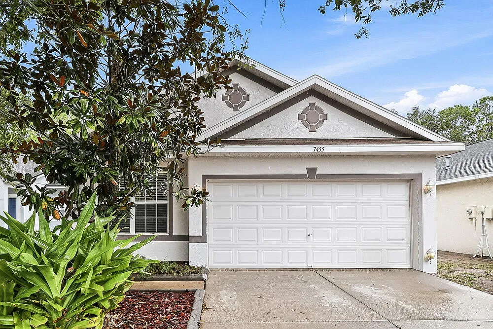 4 bed, 2.0 bath, 1282 sqft, $1,800 — Photo 1