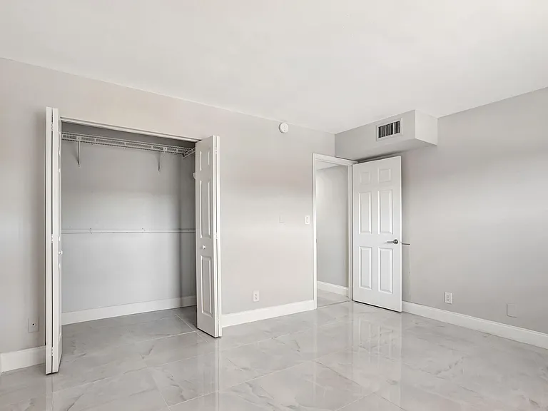 2202 Lucaya Bnd #G2 — Photo 21