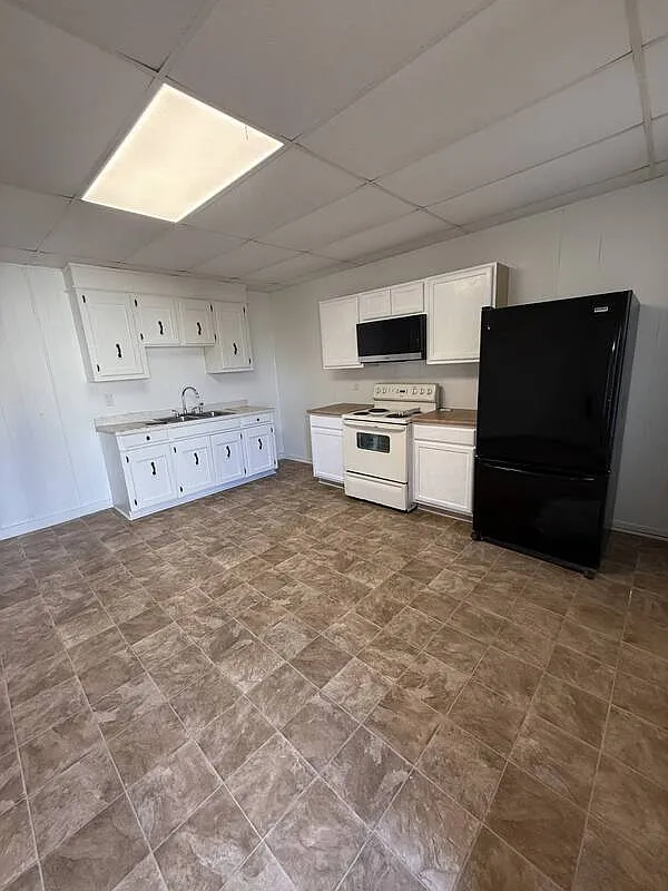 1 bed, 1.0 bath, $745 — Photo 2