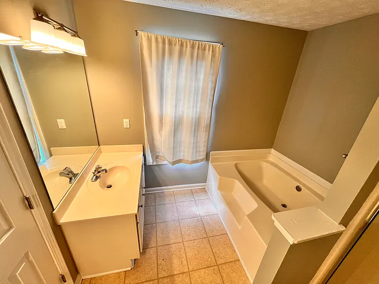 2295 Carlysle Cove Dr — Photo 21