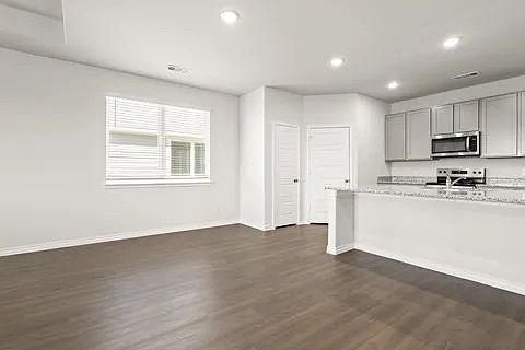 4th image of 5041 Wellborn Rd