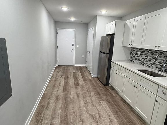 4th image of 112 Godwin Ave