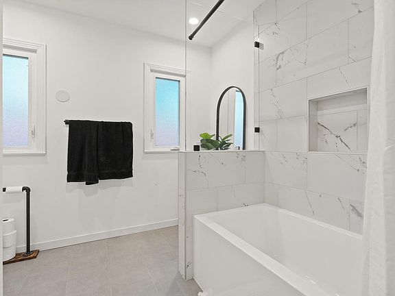 5th image of 1549 Hicks Ave