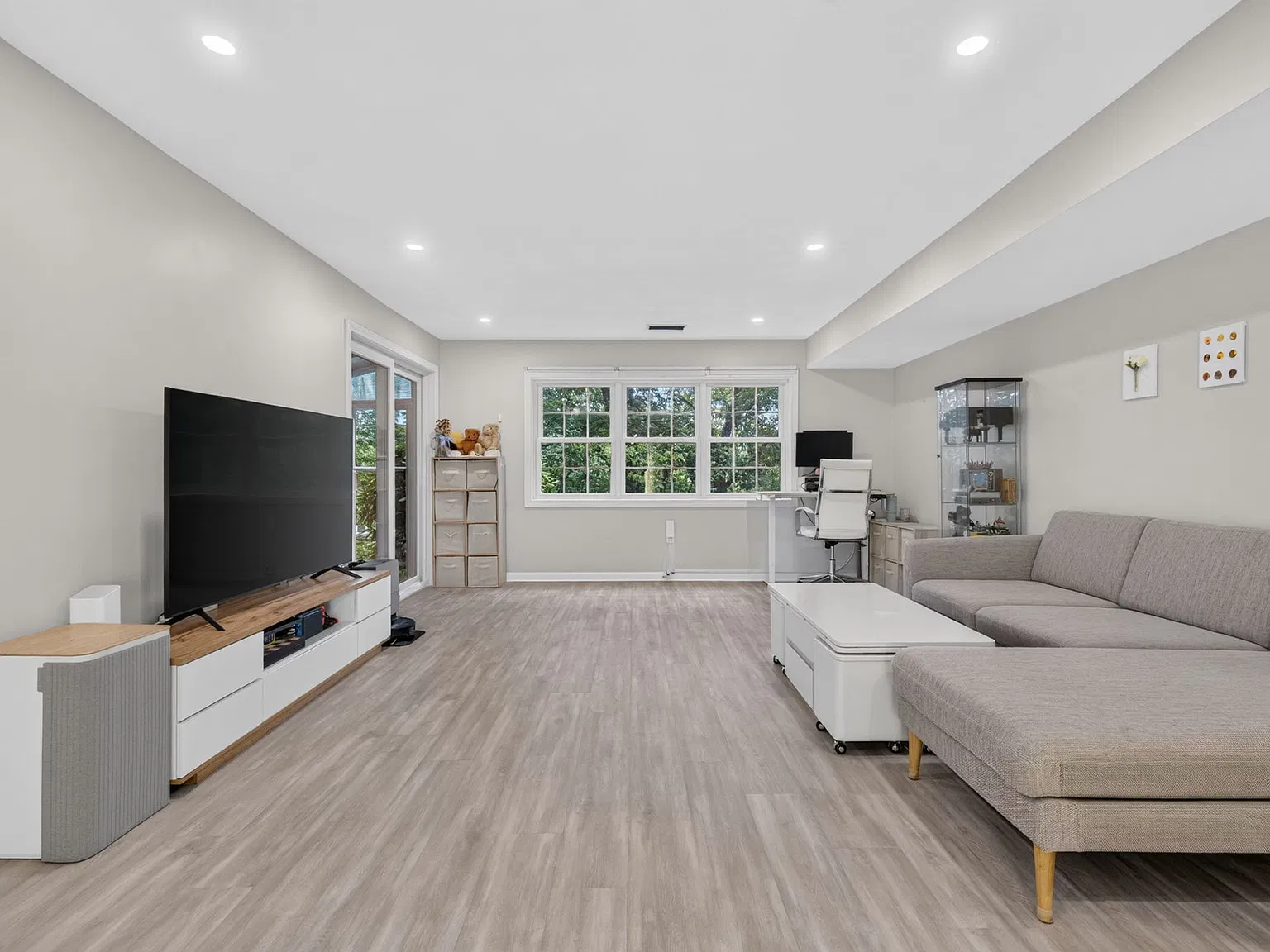 1 bed, 942 sqft, $2,100 — Photo 3