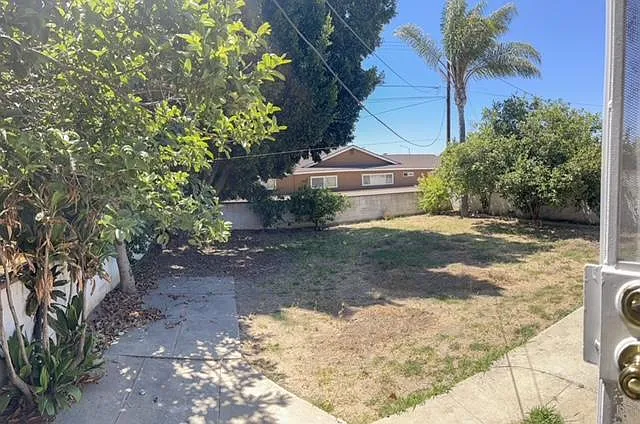 13111 S Hoover St — Photo 20