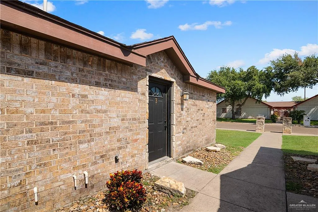 2 bed, 2.0 bath, 1000 sqft, $950 — Photo 2