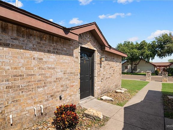 2nd image of 2202 Candlelight Ln