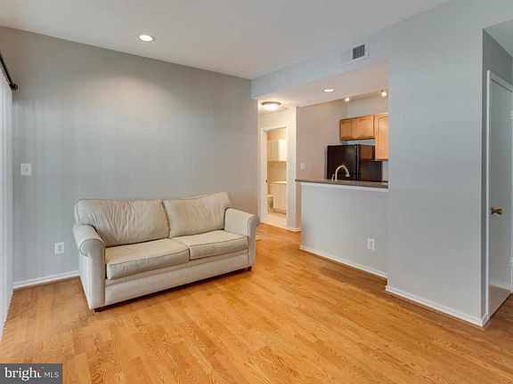 3rd image of 3916 Penderview Dr APT 407
