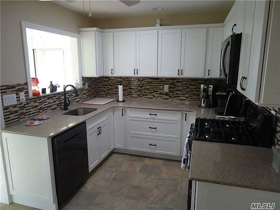 4th image of 9 Dianne Ave