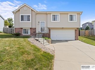 1129 Rawhide Rd, Papillion, NE 68046