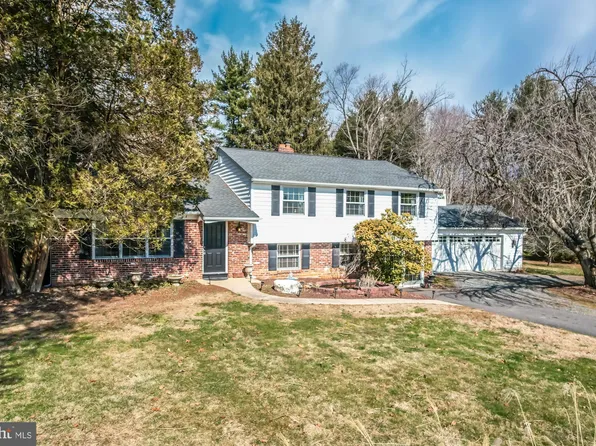 3 Denise Dr, Thornton, PA 19373