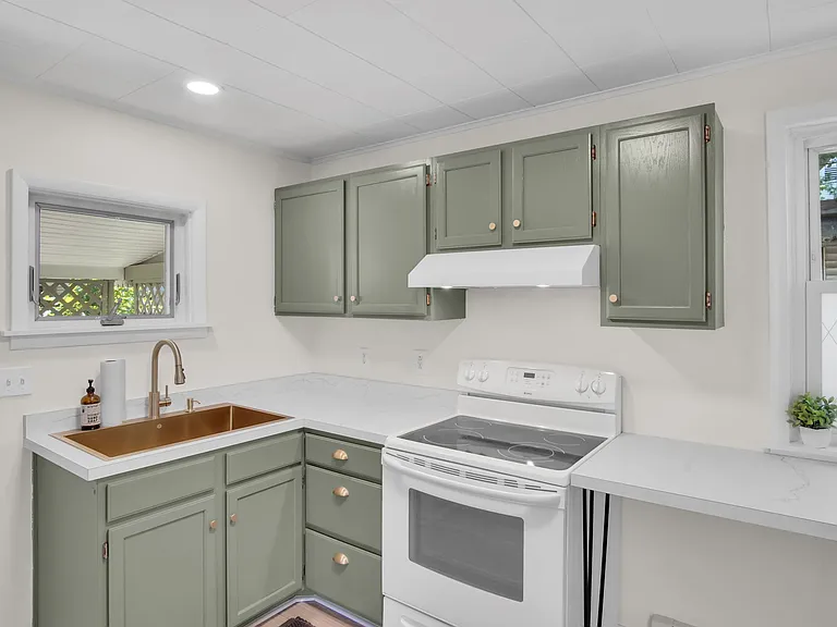 Kitchen - close up of countertop and cabinets