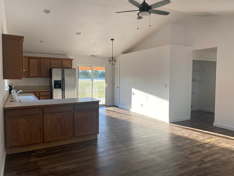 836 Fairmont Dr NE — Photo 17