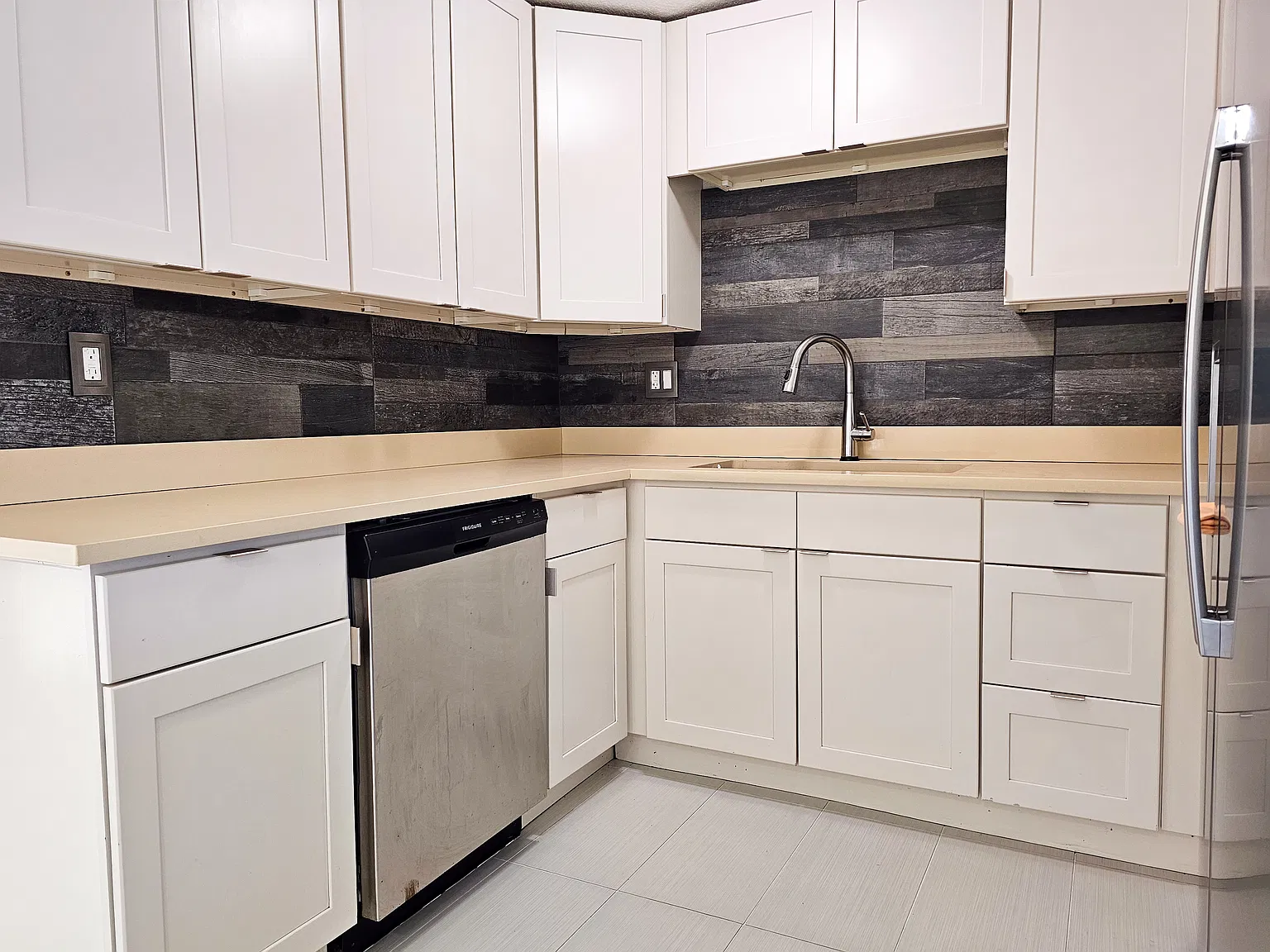 5 bed, 2200 sqft, $3,200 — Photo 4