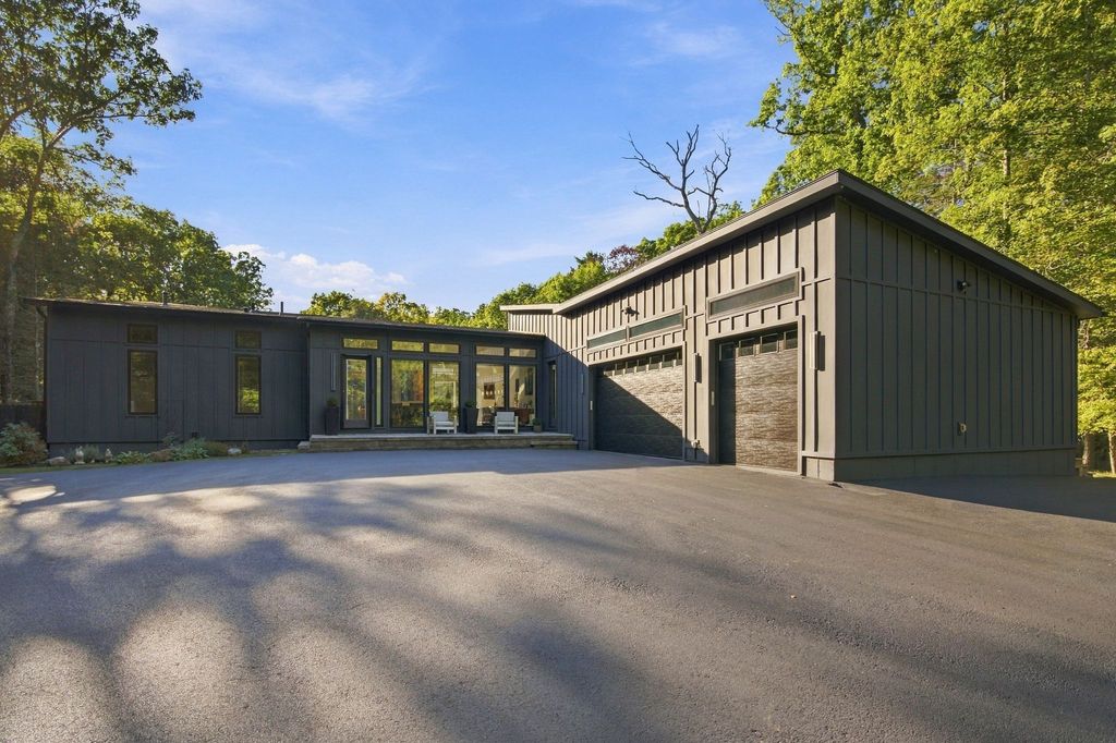 197 Tanglewood Rd - Property Image